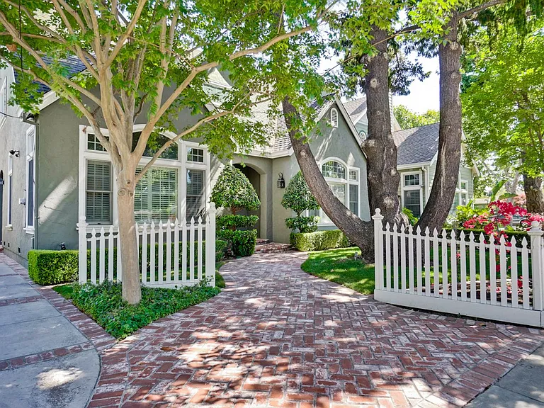 1150 Meredith Ave — Photo 4
