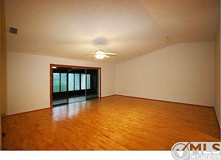 4th image of 1 Mayfair Ln