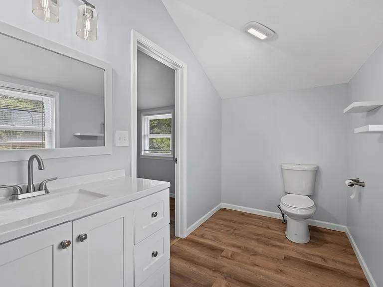 938 Locust Ave — Photo 12