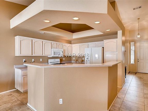 4th image of 202 Crown Imperial St