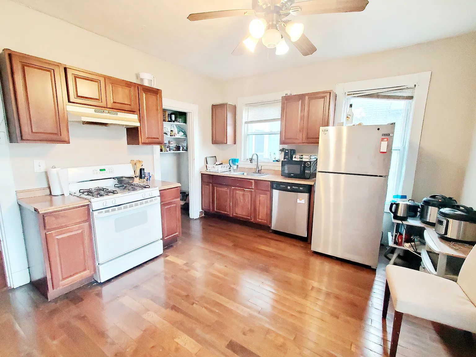 77 Walnut St — Photo 4