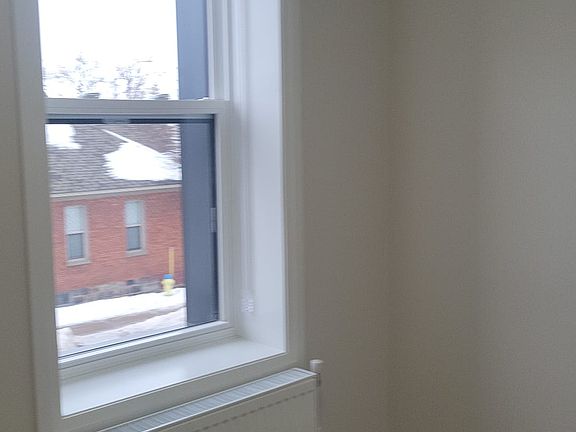 4th image of 304 Albert St W #201