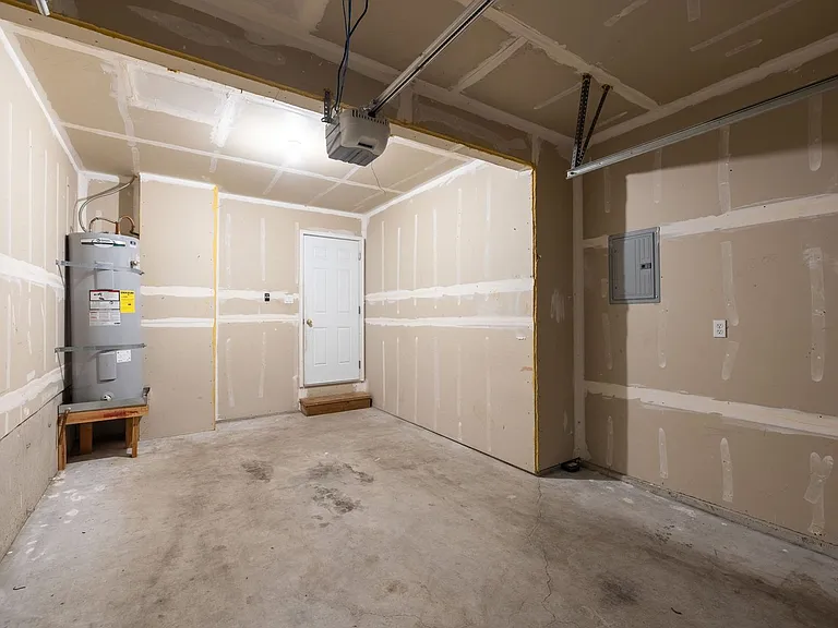 326 S Thierman Rd — Photo 15