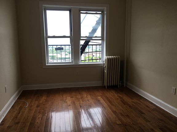 3rd image of 34 Clifton Pl #33E