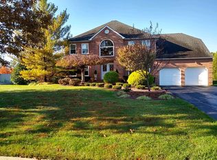 32 Crossing Ln, Freehold, NJ 07728