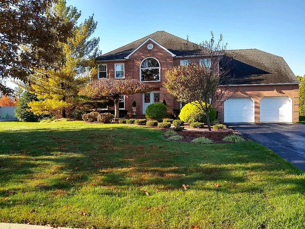 32 Crossing Ln photo 1