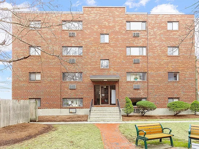 14 Riverside St #4 — Photo 10
