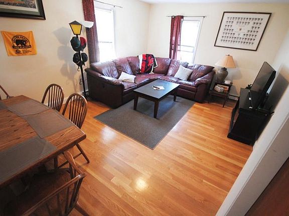 4th image of 59 Waverly St