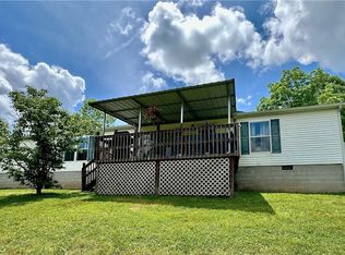 1717 Congress Rd, Belpre, OH 45714