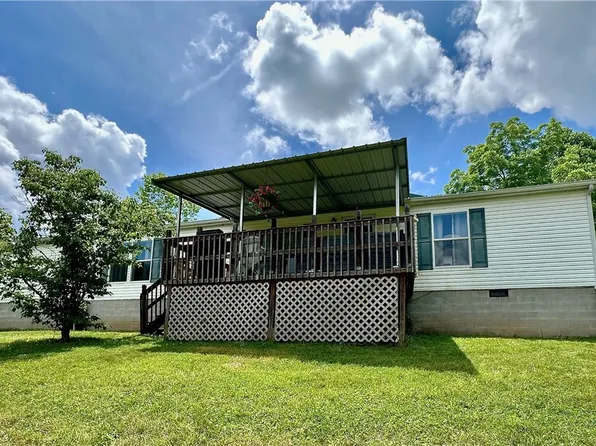 1717 Congress Rd, Belpre, OH 45714
