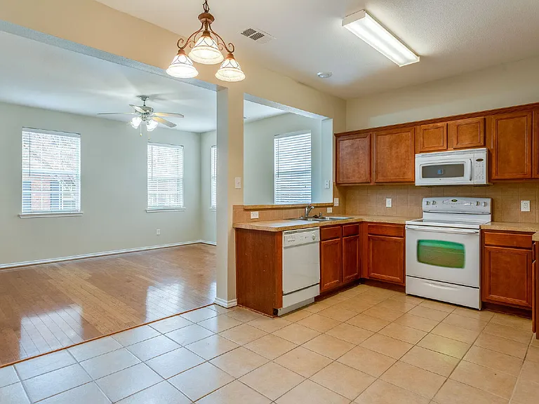 4168 Kyndra Cir — Photo 11