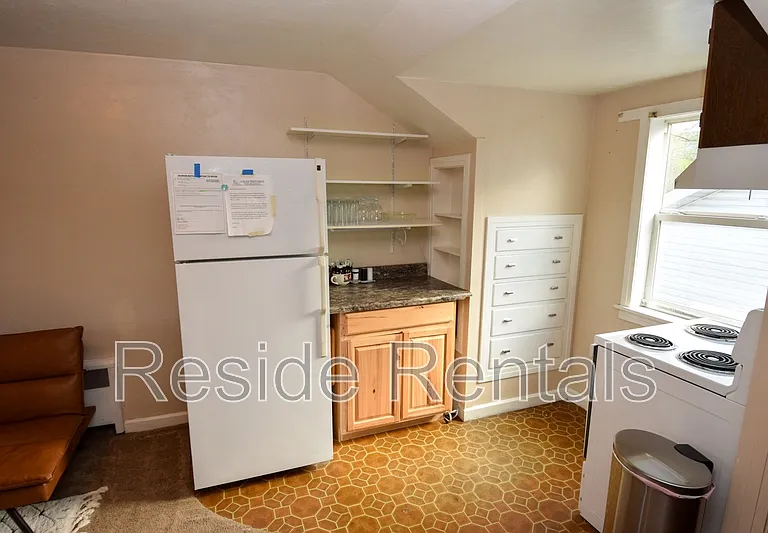 686 Darwin Ave #3A — Photo 2