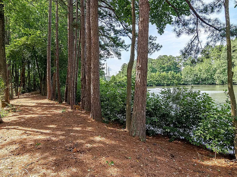 ReflectionsOnSweetwater_2026_Lake_02