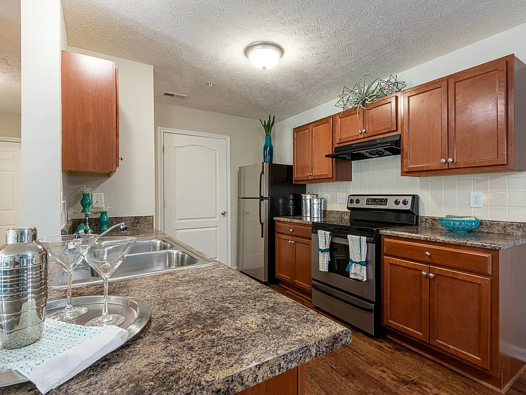 Waterford Apartments — Photo 23