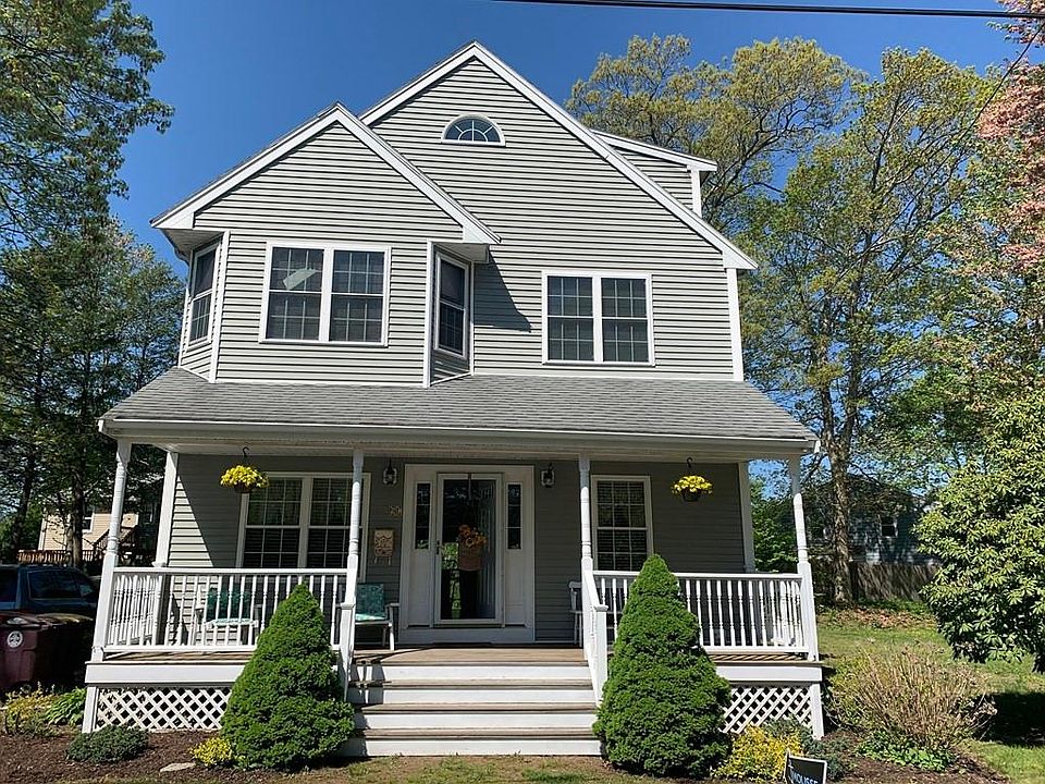 Front of house with farmers porch