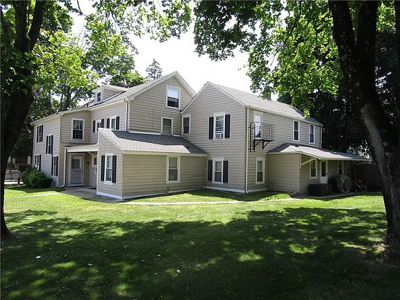 4th image of 1055 Main St
