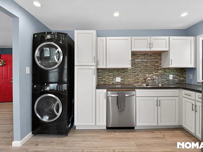 2520 S Knox Ct — Photo 18