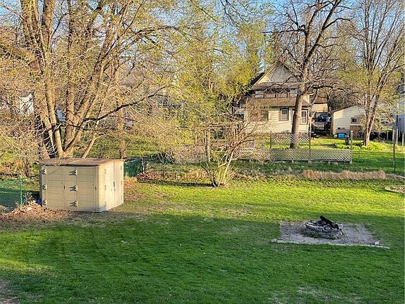 3rd image of 1216 4th Avenue E