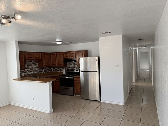 3rd image of 3103 N Crump St Unit 1