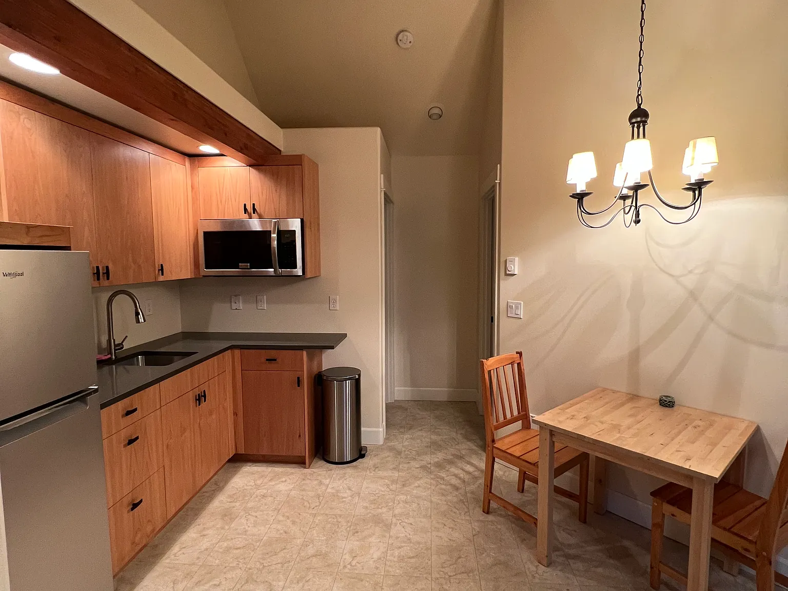 1 bed, 430 sqft, $1,900 — Photo 3
