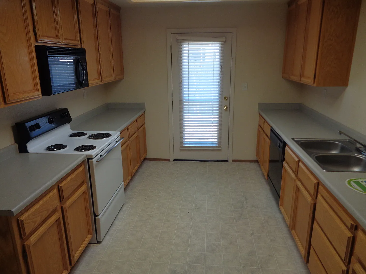3 Bedroom 2 Bath Yuba City Home — Photo 2