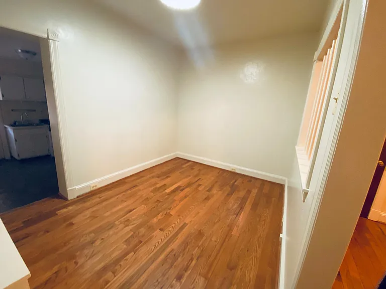 865 Hollins St #1R — Photo 4