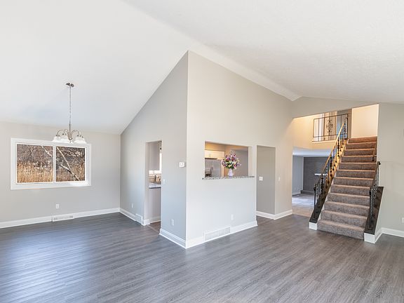 3rd image of 7361 Faye Ln