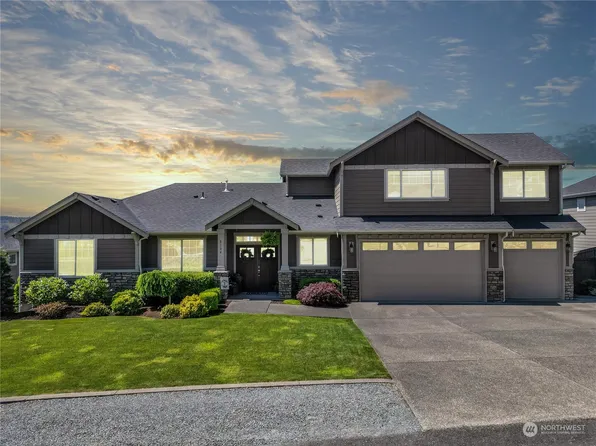 8104 173rd Avenue E, Sumner, WA 98390