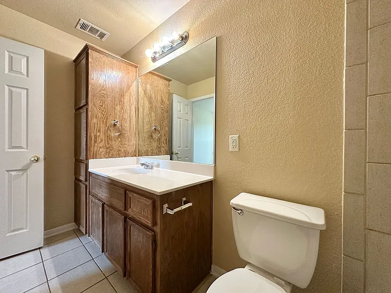 4304 Elms Run Cir — Photo 23