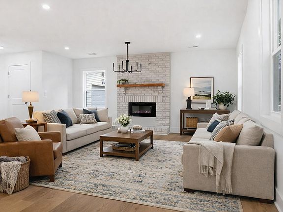 4th image of 1740 Walpole Way