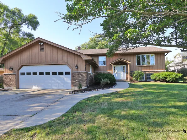 711 N Lillian St, McHenry, IL 60050
