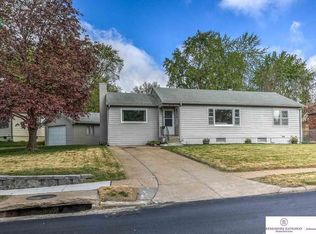 6626 Sunshine Dr, Omaha, NE 68107
