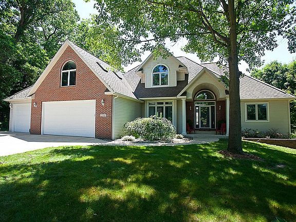2nd image of 22595 Vineyard Cir