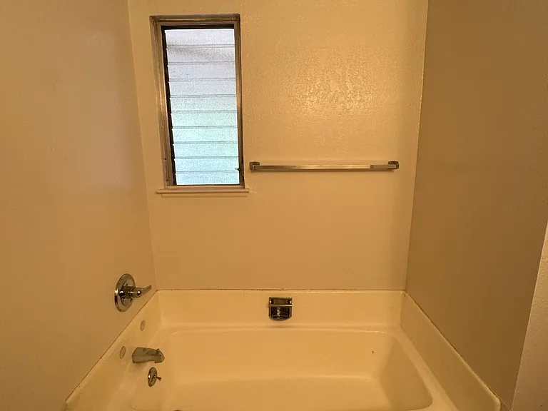 1045 Alta Mira Dr #B — Photo 6