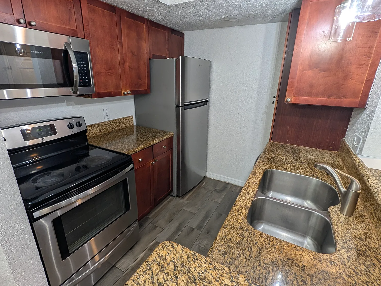 2 bed, 919 sqft, $1,500 — Photo 4