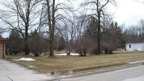 2nd image of 215 S 10th St