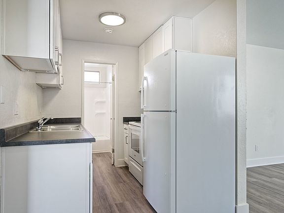 5th image of 552 Van Houten Ave APT 1