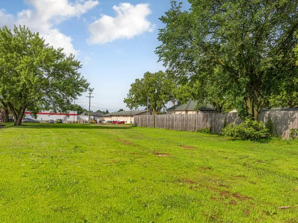 1425 4th St NW, Faribault, MN 55021