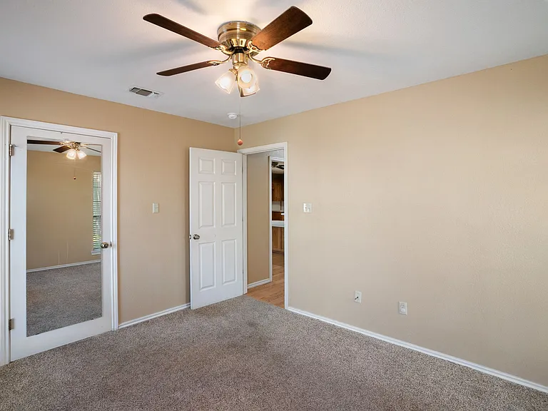 300 E Short St — Photo 18