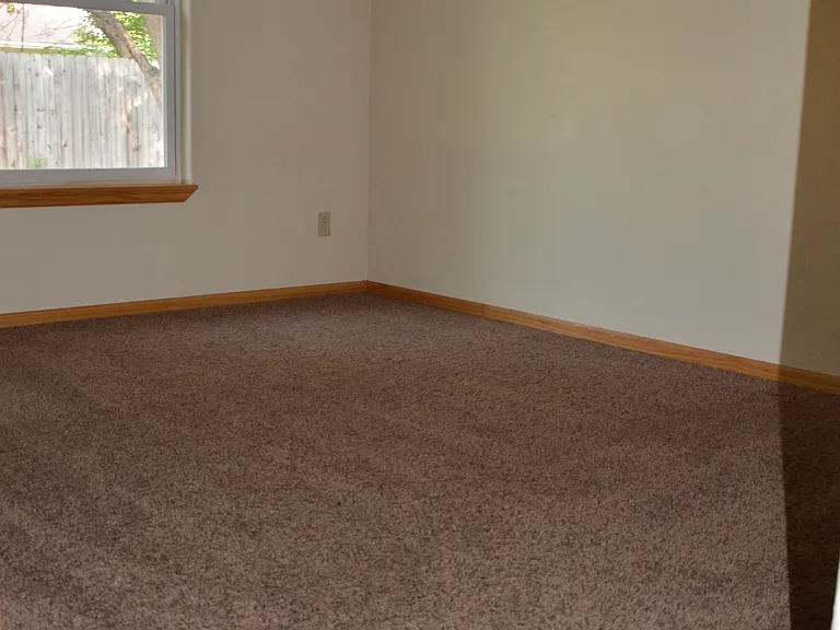 1017 Cragmore Dr — Photo 12