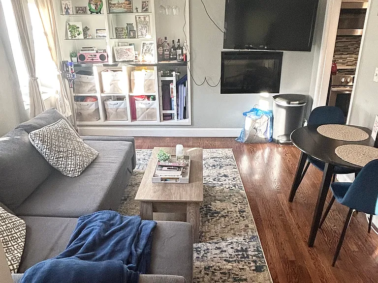 16 N Sq #3 — Photo 1