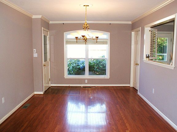 3rd image of 129 Belle Meade Dr