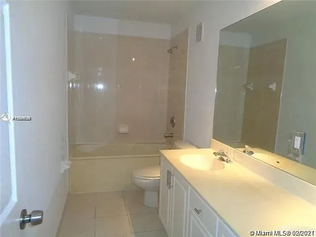 4347 NW 69th Ter — Photo 11
