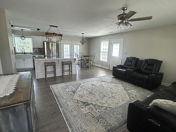 3rd image of 100 London Ln