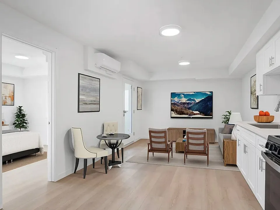 2424 Michigan Ave #205