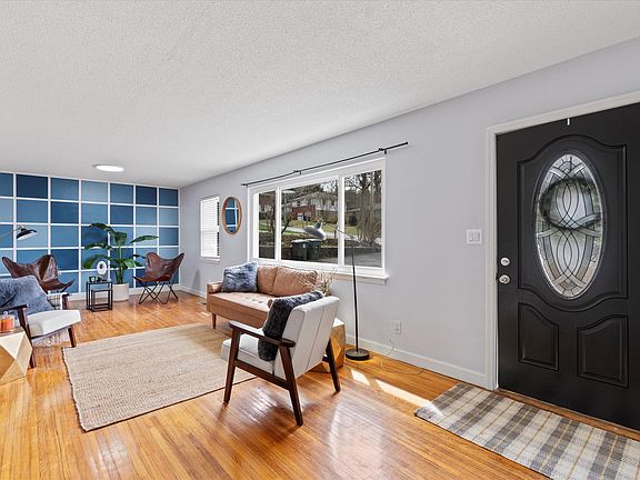 4th image of 15 Abelia Ln