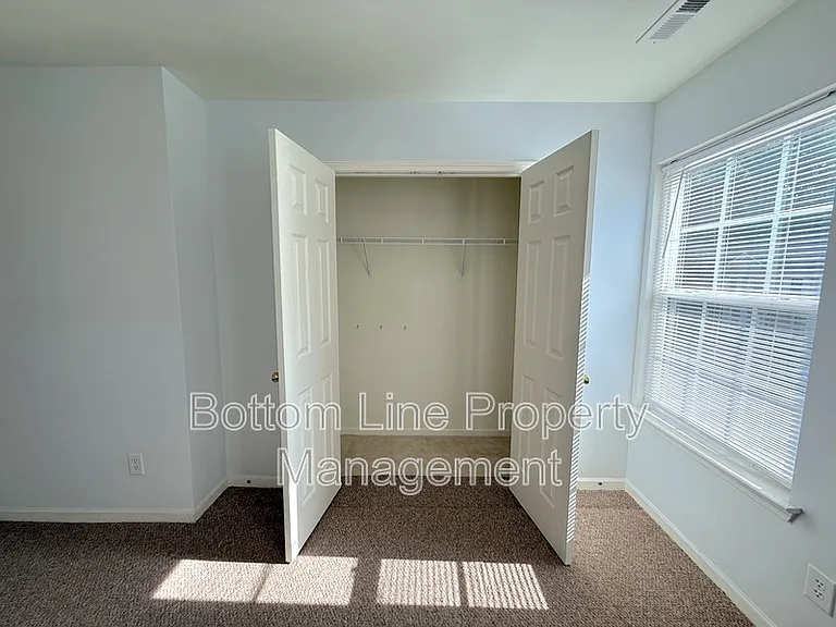 5703 Erin Dr — Photo 16