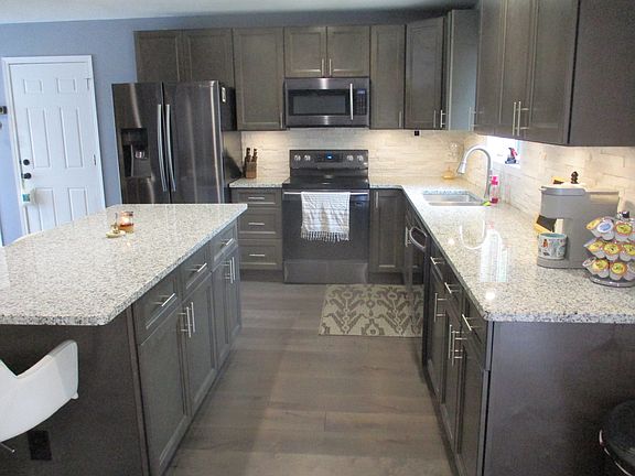 4th image of 914 Terrace Dr