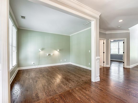 4th image of 3205 Sparling St