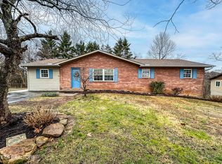 817 W Ridgecrest Dr, Kingston, TN 37763